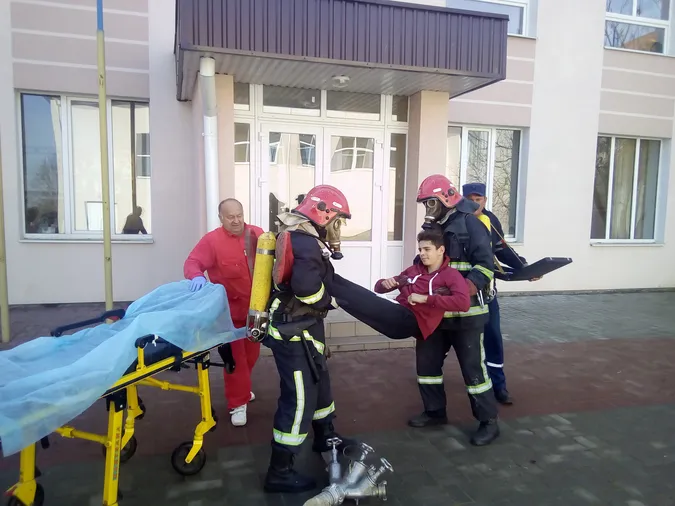 У Шацьку «гасили» пожежу у школі (фото)