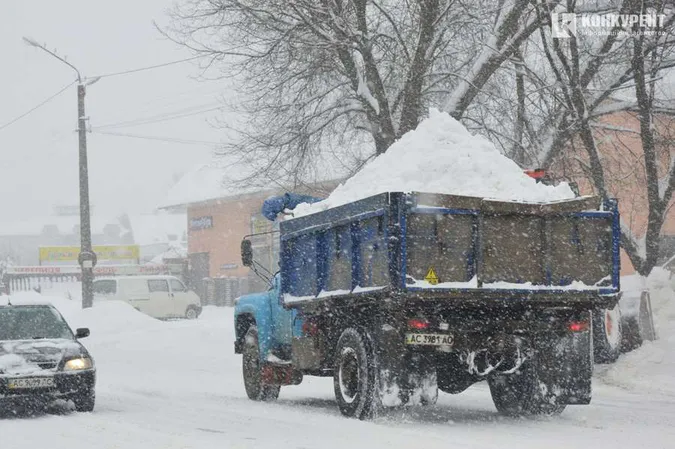 З луцьких доріг вивезли 13 000 метрів кубічних снігу