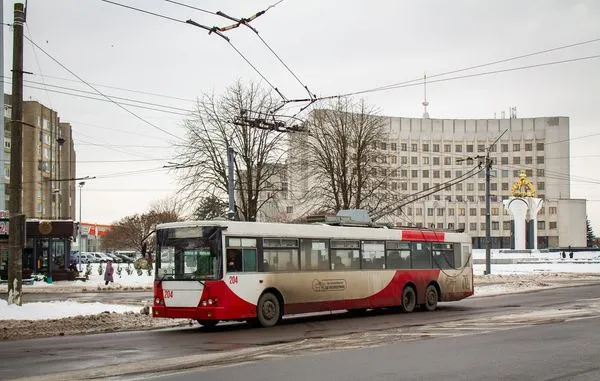 У Луцьку влаштовують «покатушки» на унікальному тролейбусі (фото)