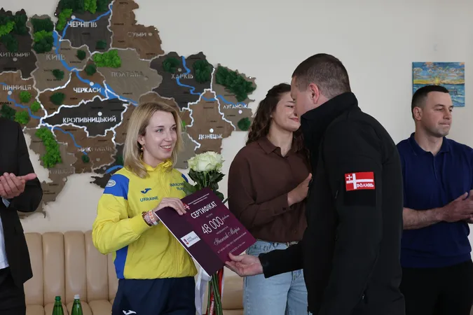 У Луцьку спортсменкам-чемпіонкам вручили грошові сертифікати (фото)