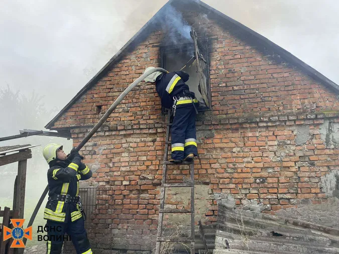 У Луцькому районі сталася пожежа в житловому секторі (фото)
