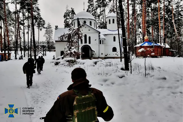 В монастирі на Волині СБУ знайшла молитви за росію та «підручники», в яких вихваляють кремлівський режим (фото, відео)