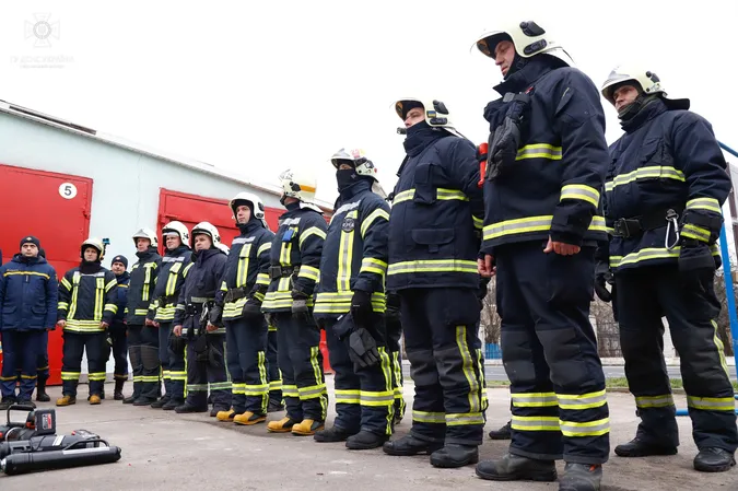 У Луцьку рятувальники вчаться користуватися новітнім обладнанням (фото)