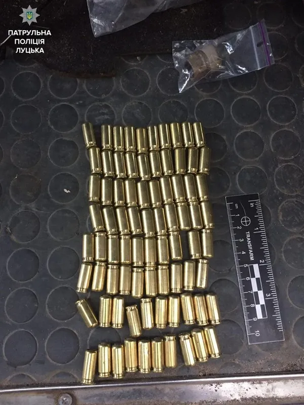Ковелем «борознив» водій з револьвером і 60 пакетами канабісу