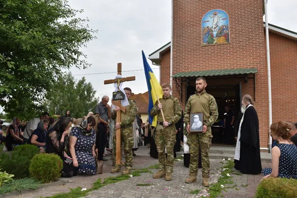 На Волині попрощалися із загиблим поліцейським-вибухотехніком Віктором Масюком (фото)