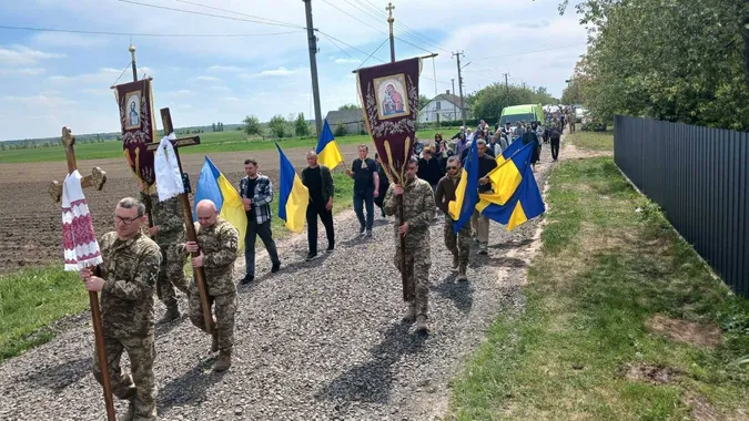 Помер від важкої хвороби: на Волині поховали Захисника Володимира Головашова (фото)