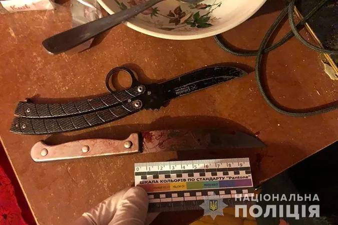Волинянин підрізав двох відвідувачів бару в Колках