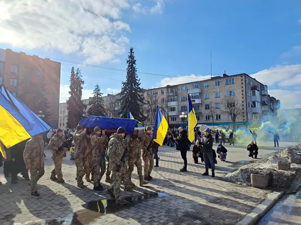 Мріяв показати доньці мирний Київ: у Ковелі поховали Героя Василя Оришкевича (фото)
