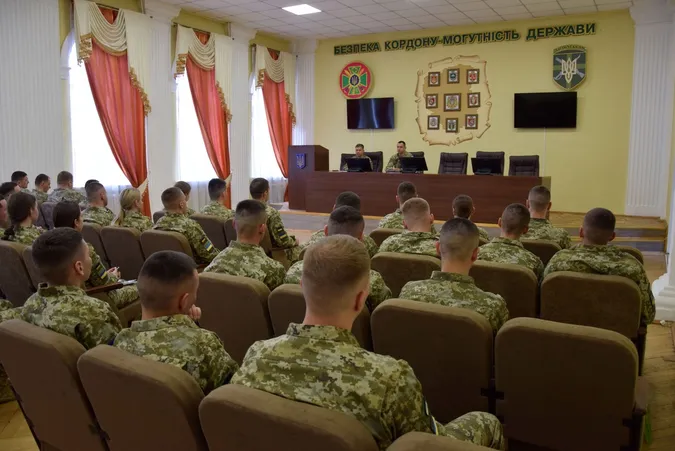 Лави Волинського прикордонного загону поповнили молоді лейтенанти (фото)