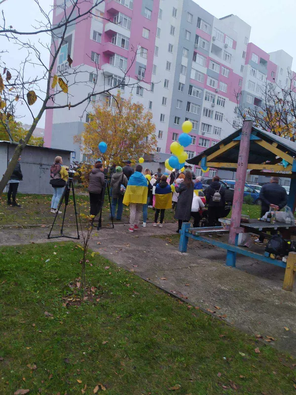Лучани привітали з поверненням додому звільненого з полону Дмитра Селютіна (фото)