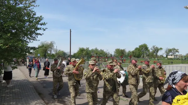 Прощались всім селом: на Волині провели в останню дорогу Геннадія Гогулю (фото)