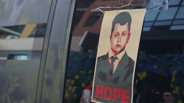 За годину зібрали понад 5 мільйонів: як у Луцьку проходять «вибори» Лебіговича (фото, відео)