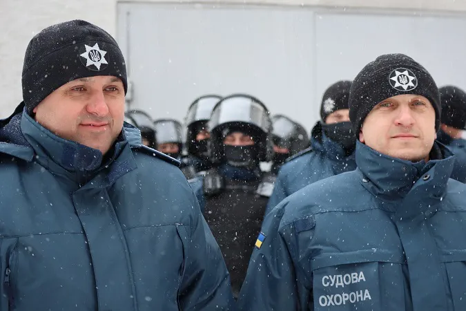 Сніг не завадив: у Луцьку «силовики» влаштували спільні навчання (фото)