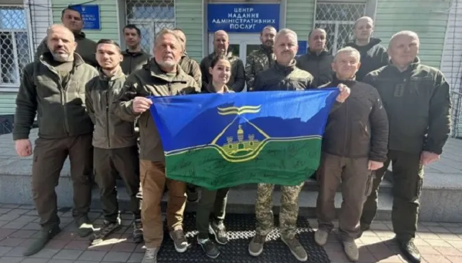 Прапори України з Бахмута і Гостомеля продали на аукціоні в Нью-Йорку за $500 тисяч (фото)