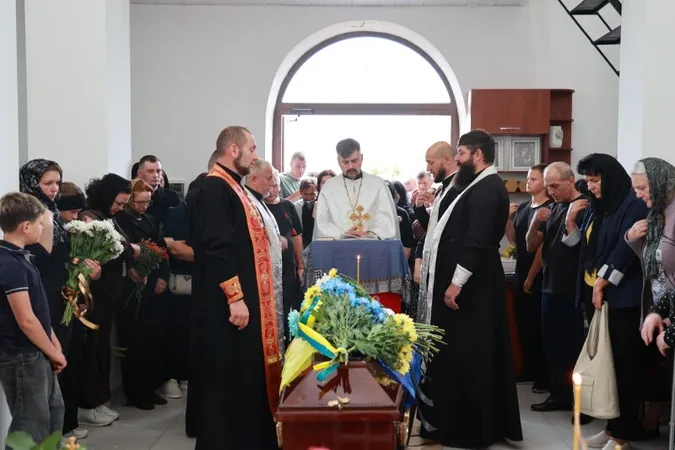 «Був найбільшою опорою і підтримкою»: на Волині попрощалися з загиблим воїном Ігорем Лавришиним