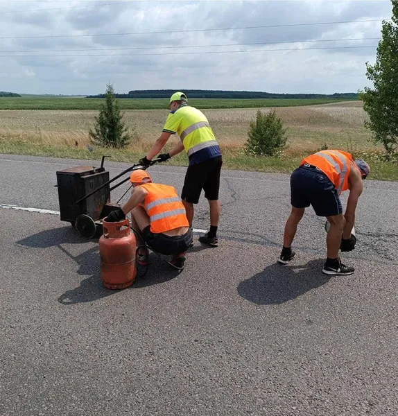 На Волині «латають» дві дороги державного значення (фото)