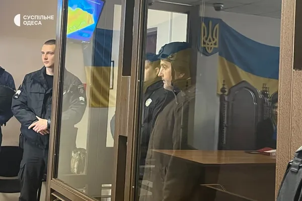 Підозрюваний у вбивстві Дем'яна Ганула, який перебував у СЗЧ, на суд прийшов у шоломі та бронежилеті