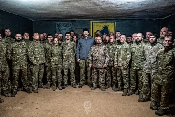 Бійці луцького «Любарта» отримали нагороди від командира «Азову» Дениса Прокопенка (фото)