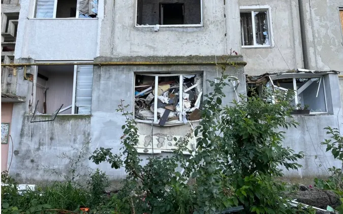У Луцьку на Озерецькій почали демонтовувати будинок, який знищила атака рф