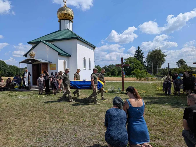 Через два роки після загибелі на Волині поховали воїна Петра Більчука (фото)