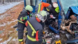 На Волині – аварія: трьох людей затисло в автівках (фото)