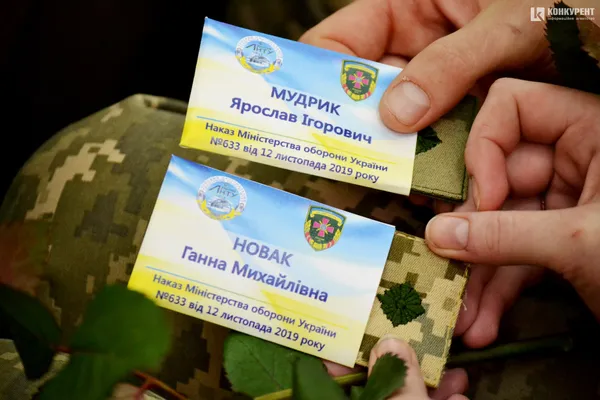 У Луцькому НТУ вручили погони молодшим лейтенантам (фото)