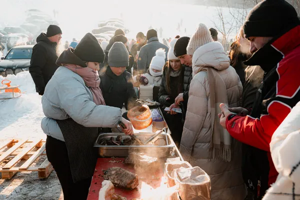 Велика гірка та смачна їжа: біля Луцька організували благодійний захід для порятунку Матвія Колядюка