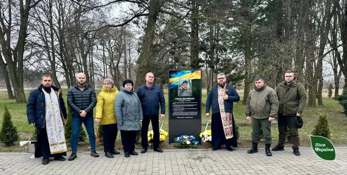 Волинські лісівники відкрили стелу в пам'ять про полеглого Героя та колегу (фото)