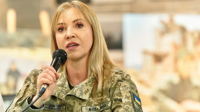 Картини з прикордонницею із Луцька Людмилою Кравчук представлять на виставці за кордоном