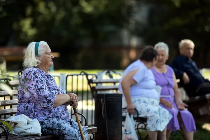 Літнім людям ніде відпочити: в Луцьку просять створити новий сквер