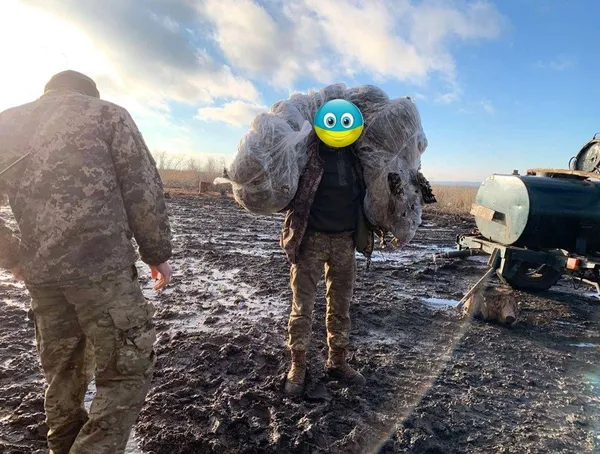 Маскувальна сітка, сплетена у Волинському краєзнавчому музеї, вже на фронті (фото)