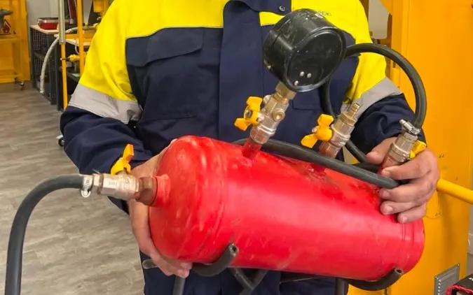 Вогнегасник, який більше не гасить пожежі: на Волині газовики створили незвичайний пристрій (фото)