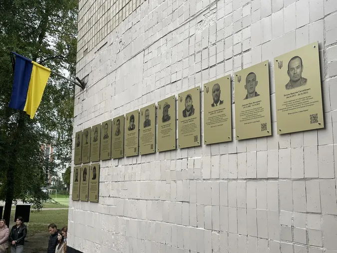 На Ковельщині відкрили меморіальні дошки у школах, де навчалися загиблі воїни (фото)