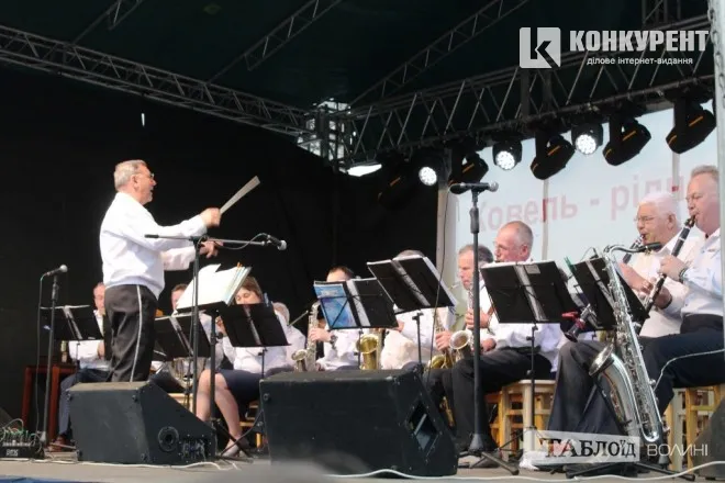 Під вечір на головній сцені «оселилися» солідніші виконавці