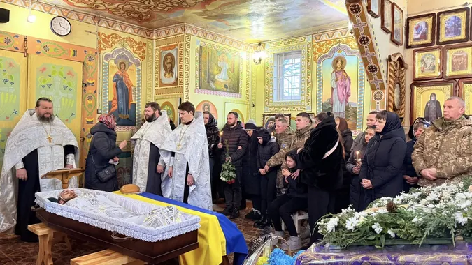 На Волині попрощалися із загиблим молодим воїном Богданом Божком (фото)