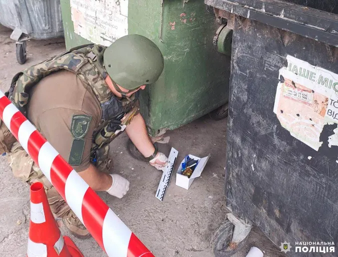 У Рівному хтось викинув гранату на смітник (фото)