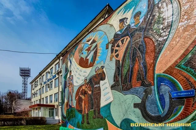 Прогулюючись Луцьком: показали найцікавіші мозаїки міста (фото)