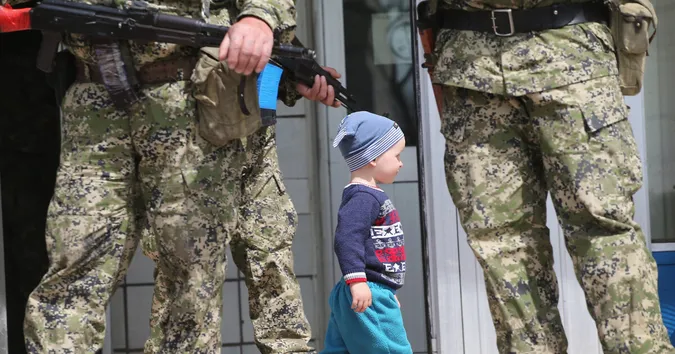 Заборонили українську мову і історію: рашисти на окупованих територіях хочуть відновити навчання у школах