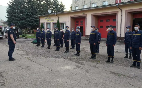 Волинські рятувальники продовжують допомагати постраждалим у Карпатському регіоні