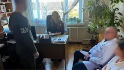 Відстрочка від мобілізації за 7000 доларів: на Рівненщині викрили подружжя (фото)