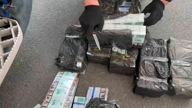 Волинянин «заникав» у фурі пів тисячі контрабандних сигарет