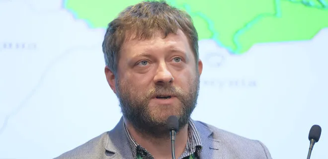 «Слуга народу» Корнієнко осоромився з мікрофоном під час засідання (відео)