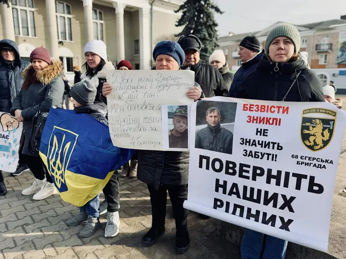 «Почуй їхній крик»: у Нововолинську провели акцію на підтримку полонених воїнів (фото)