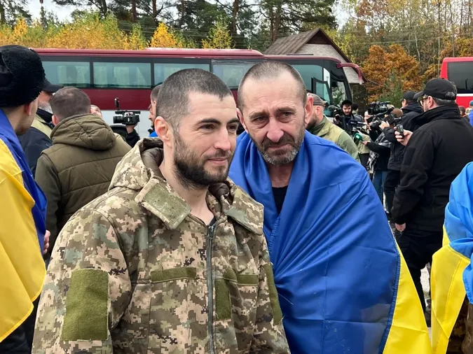 Обмін полоненими: 270 українських воїнів і дев'ятеро цивільних повертаються додому (фото)