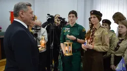 Романюку та луцьким депутатам передали Вифлеємський Вогонь