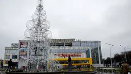Коли засвітиться 14-метрова ялинка біля "Променя"? 