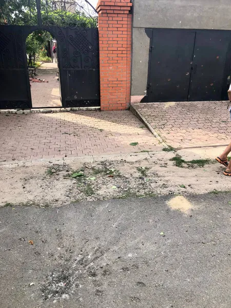 Удар по Миколаєву: поранені троє людей, у тому числі 13-річна дитина (фото)