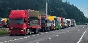 Везли пересувні атракціони: на Волині патрульні зупинили одразу 9 авто (фото)