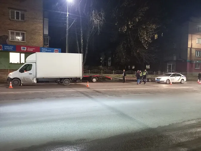 У Луцьку на Грушевського трапилась ДТП за участі вантажівки (фото)