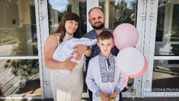 Зі сходу – на зустріч із донечкою: бойовий медик з Волині удруге став татом (фото)